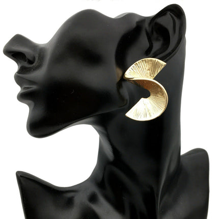 S-shaped geometric metal earrings