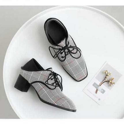 Spring new single shoes women wear lazy shoes with thick with laced cloth British wind wild women shoes