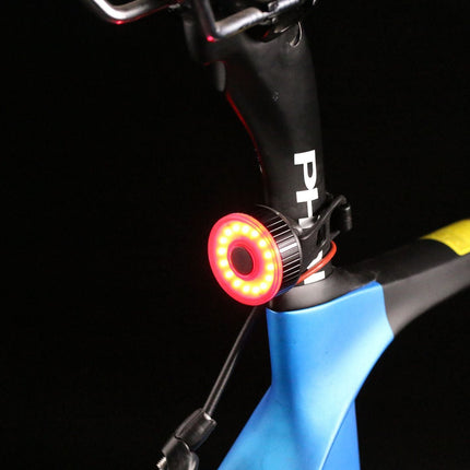 Multifunction 4 IN 1 Bicycle Light Powerful Bike Flashlight Bike Horn Power Bank Bicycle Front Light as Phone Holder