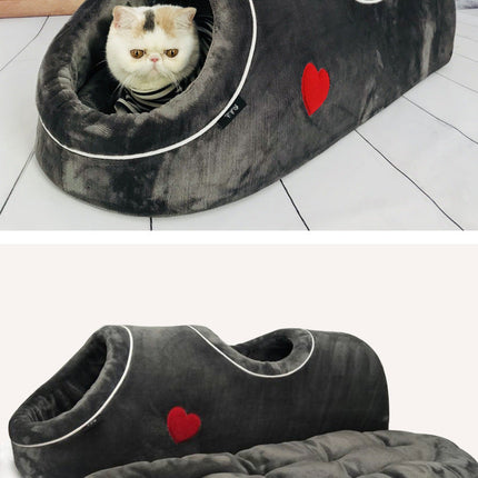 Winter cat warm nest