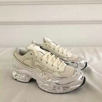 White / 39
