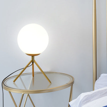 Modern Light Luxury Iron Art Table Lamp