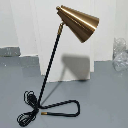 Creative Personality Metal Wind Horn Table Lamp