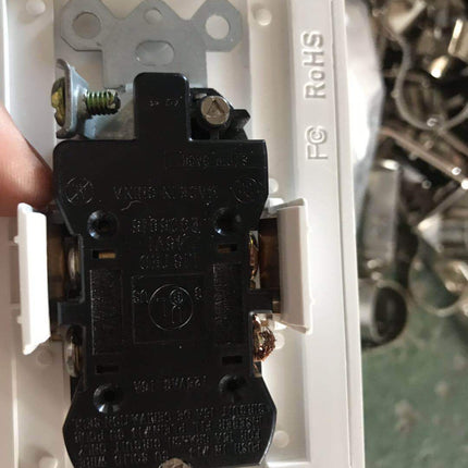 Socket induction light