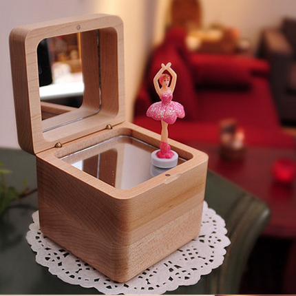 Chinese Valentine's Day gift male wooden music box