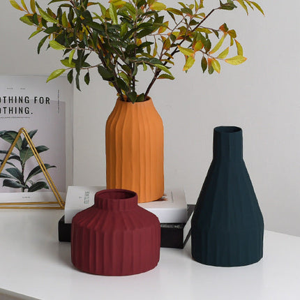 Nordic living room dining table flower arrangement