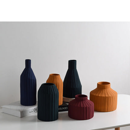 Nordic living room dining table flower arrangement