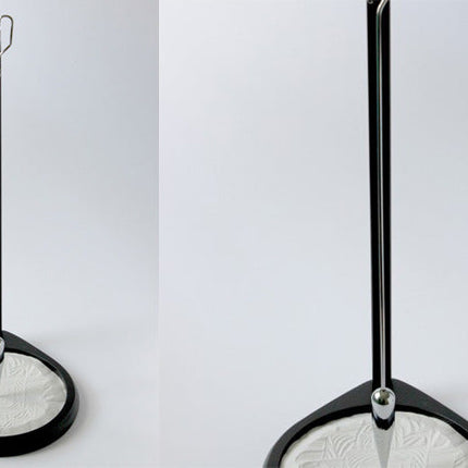 Gravity sand swing sand table