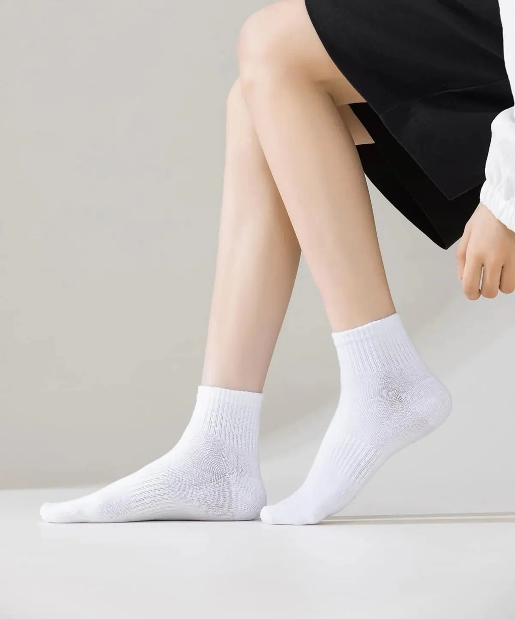 ACCFOD Womens Ankle Socks Thin Cotton Gym Socks Athletic Mini Crew Socks 5 Pairs 5-9 White & Black