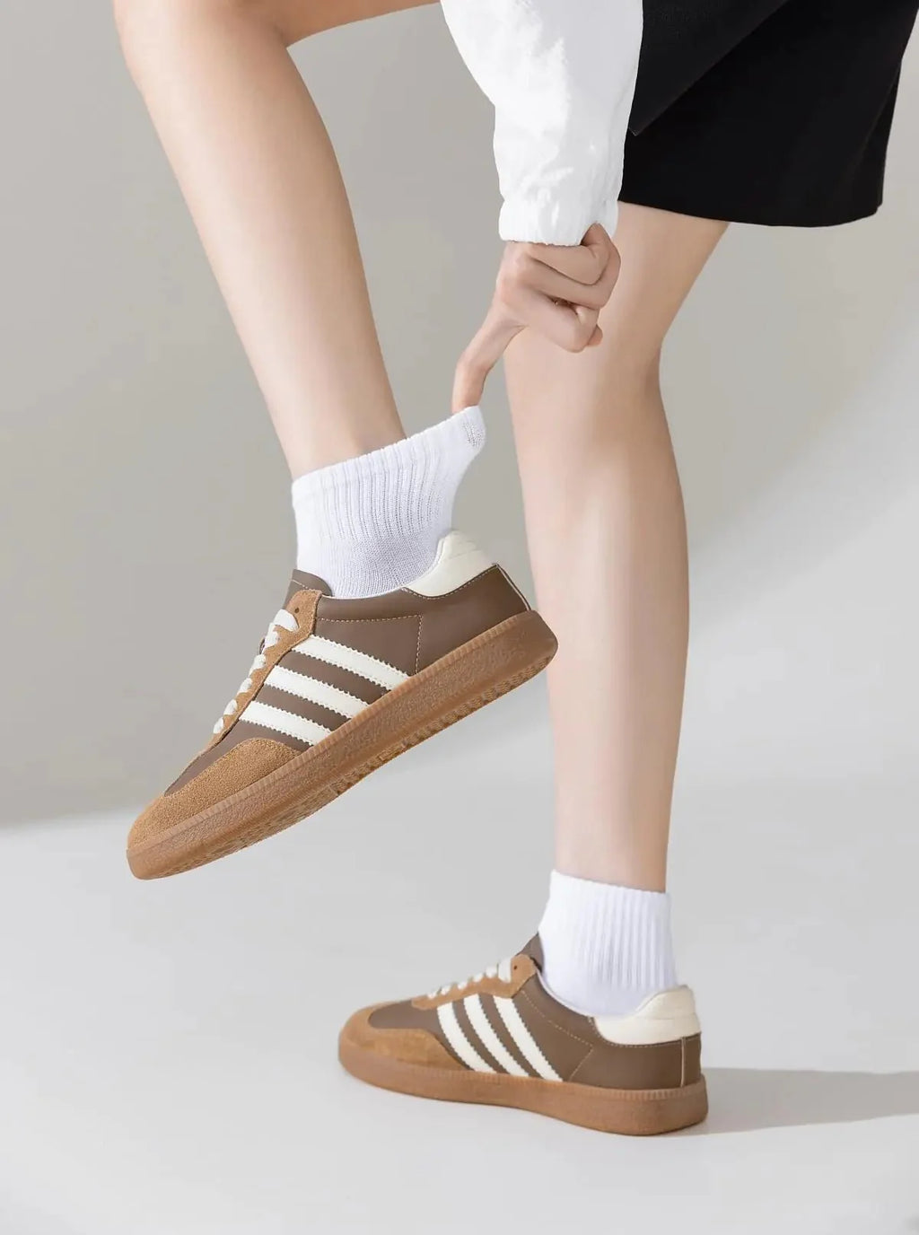 ACCFOD Womens Ankle Socks Thin Cotton Gym Socks Athletic Mini Crew Socks 5 Pairs 5-9 White & Black